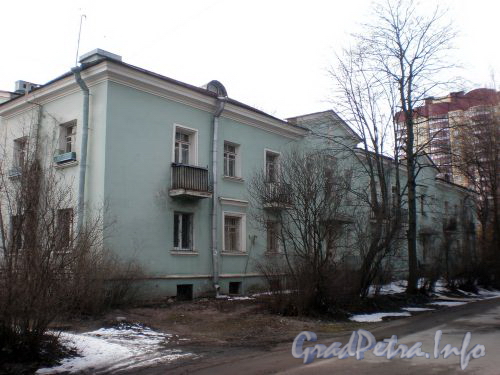 Ярославский пр., д. 8. Общий вид здания. Апрель 2009 г.