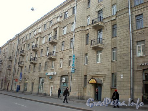 Бол. Сампсониевский пр., д. 92. Фрагмент фасада здания. Апрель 2009 г.