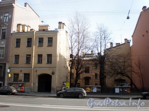 Суворовский пр., д. 55. Общий вид здания. Апрель 2009 г.