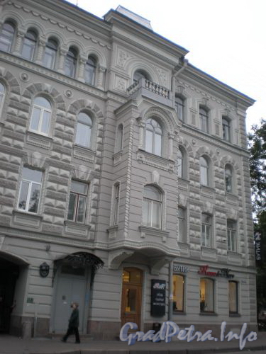 Суворовский пр., д. 33. Фрагмент фасада здания. Сентябрь 2008 г.