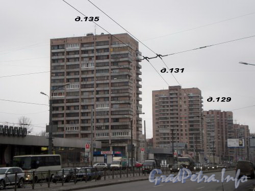 Дома 135, 131 и 129 по Ленинскому проспекту. Март 2009 г.