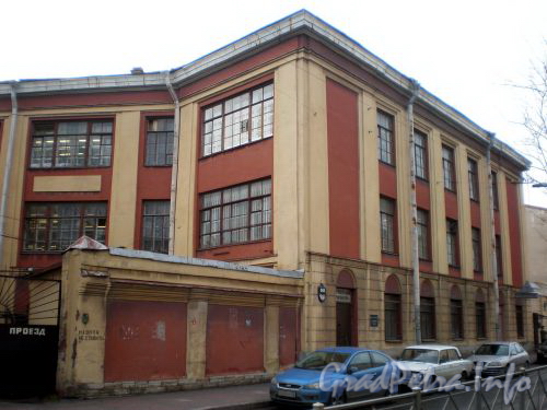 Средний пр., д. 2. Фрагмент фасада здания. Октябрь 2008 г.