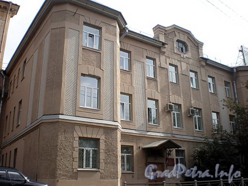 Бол. Сампсониевский пр., д. 73. Фрагмент фасада. Сентябрь 2008 г.