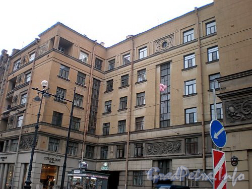 Невский пр., д. 141. Фасад здания. Октябрь 2008 г.