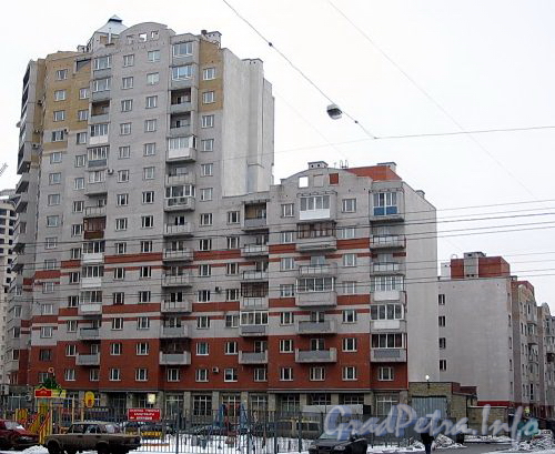 Пр. Луначарского, д. 52. Вид на здание с ул. Есенина. Март 2009 г.