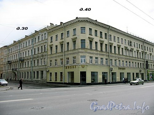 Дом 40 по Лермонтовскому пр.у (левая часть здания) и 42 (правая часть здания). 13-ая Красноармейская, д. 30. Фото июль 2009 г.
