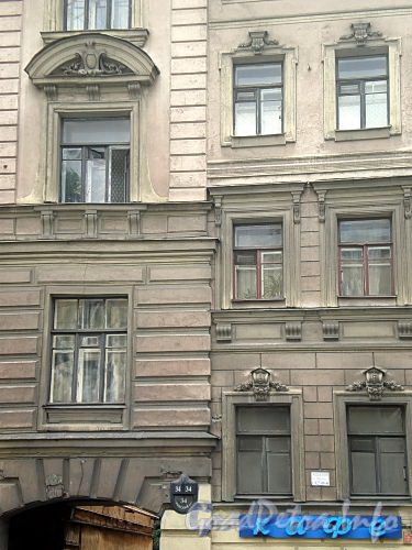 Рижский пр., д. 34. Бывший доходный дом. Фрагмент фасада здания. Фото июль 2009 г.
