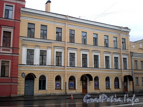 Пр. Римского-Корсакова, д. 14 (правая часть). Фасад здания. Фото август 2009 г.