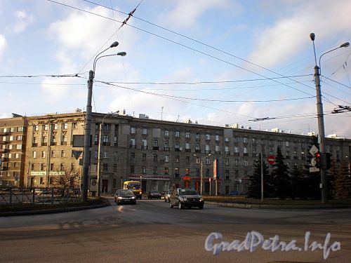 Бол. Сампсониевский пр., д. 80. Фасад здания по Белоостровской улице. Фото март 2009 г.