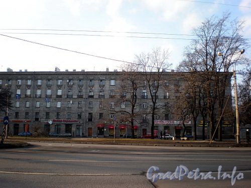 Бол. Сампсониевский пр., д. 80. Фрагмент фасада здания. Фото март 2009 г.