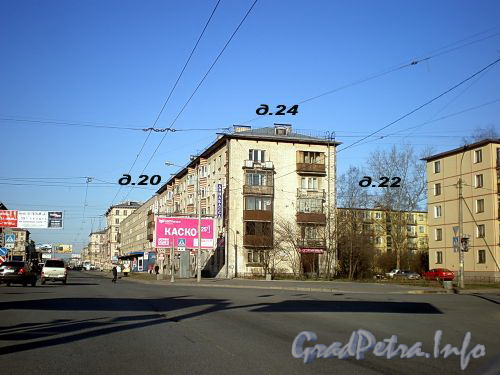 Перспектива четной стороны Заневского проспекта (дома 20, 22 и 24) от проспекта Шаумяна в сторону Заневской площади. Фото апрель 2009 г.