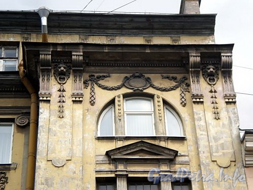 Лермонтовский пр., д. 8, лит. А. Доходный дом Б. В. Печаткина. Фрагмент фасада здания. Фото август 2009 г.