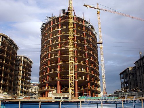 Строительство административно-делового комплекса Банка «Санкт-Петербург»-делового комплекса «Санкт-Петербург Плаза». Центральная башня. Фото август 2009 г.