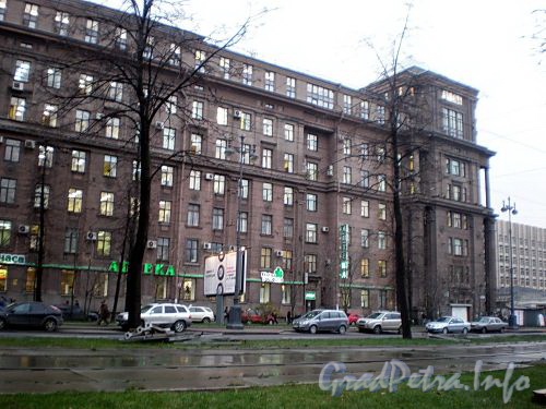Московский пр., д. 143. Фрагмент фасада здания. Фото ноябрь 2008 г.