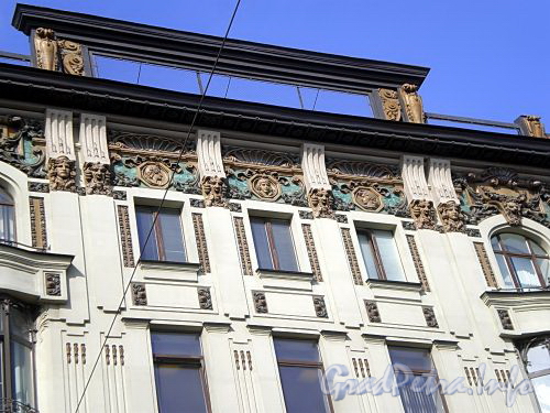 Невский пр., д. 46. Фрагмент фасада. Фото апрель 2009 г.