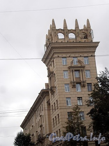 Пр. Стачек, д. 67, корп. 4. Угловая башня жилого дома. Вид с улицы Зайцева. Фото октябрь 2009 г.