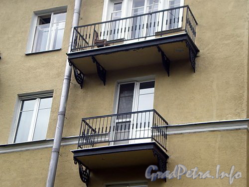 Пр. Мориса Тореза, д. 71, корп. 3. Балконы. Фото октябрь 2009 г.