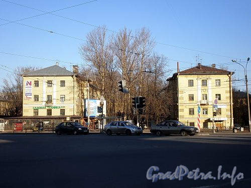 Корпуса 5 и 6 дома 13 по Уткину проспекту. Фото апрель 2009 г.