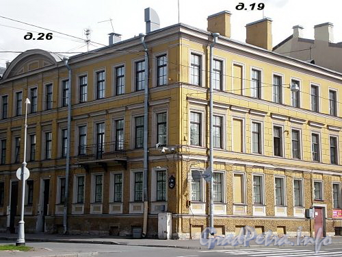 Большой пр., В.О., д. 26 / 8-я линия В.О., д. 19 (левая часть). Доходный дом Г. Е. Маковкиной. Угловая часть здания. Фото август 2009 г.