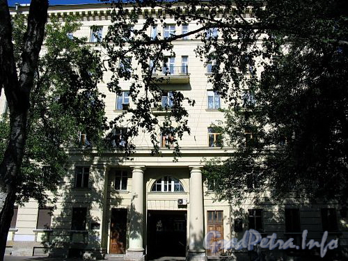 Большой пр., В.О., д. 61. Фасад здания. Фото сентябрь 2009 г.