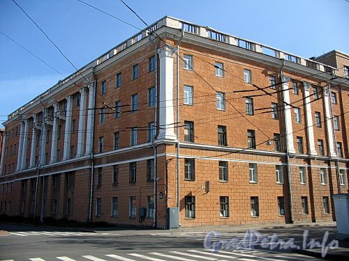 Большой пр. В.О., д. 104. Общий вид здания. Фото сентябрь 2009 г.
