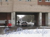 Пр. Ветеранов,160. Проезд под домом в створе 2-ой Комсомольской улицы от проспекта Ветеранов в сторону Сосновой Поляны. Фото январь 2012 г.