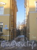 Пр. Стачек, дом 158. Проезд между правым крылом дома 158 и домом 156 со стороны пруда. Фото январь 2012 г.