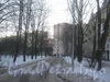 Проезд параллельно 150 дому (справа). Дом 17, корп. 5 (розовый) и дом 17, корп. 3 (желтый) по ул. Зины Портновой. Фото январь 2012 г.