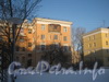 Пр. Стачек, дом 142. Правое (со стороны двора) крыло 142 дома (слева) и часть дома 140 (справа). Фото январь 2012 г.