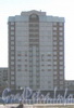 Пр. Ветеранов, дом 78, корпус 2. Общий вид с моста Бурцева. Фото март 2012 г.
