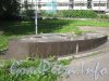 Микрорайон «Форели». Отключённый фонтан во дворе домов 160,170 и 172. Фото 13 августа 2012 г.