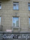 Ул. Трефолева, дом 3. Окно первого этажа со стороны фасада и Тихомировской ул. Вид  из сада 9-января.  Фото 29 мая 2012 г.