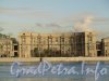 Малоохтинский пр., дом 86. Общий вид здания с левого берега Невы. Фото октябрь 2012 г.