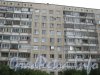 Пр. Луначарского, дом 56, корпус 1. Фрагмент фасада. Фото 4 сентября 2012 г.
