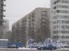 Пр. Маршала Жукова, дом 56, корпус 2. Общий вид со стороны трамвайных путей параллельно пр. Маршала Жукова (уже в Красносельском районе). Фото 6 января 2013 г.