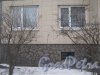 Пр. Луначарского, дом 108, корпус 1. Фрагмент здания. Вид с ул. Черкасова. Фото 30 января 2013 г.