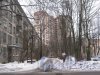 Светлановский пр., дом 63 (слева) и проезд вдоль здания в сторону дома 26 по Тихорецкому пр. (на заднем плане). Фото 8 февраля 2013 г.