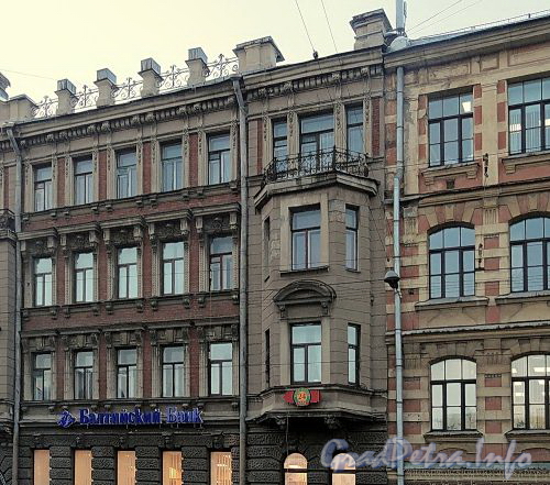 Средний пр., д. 33. Фрагмент фасада здания. Фото февраль 2011 г.