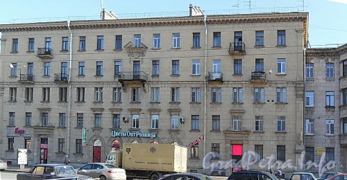 Пр. Стачек, д. 36, корп. 1. Общий вид здания. Фото апрель 2011 года.