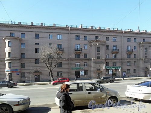 Пр. Стачек, д. 27. жилой дом «Серафимовского городка». Фото апрель 2011 г.