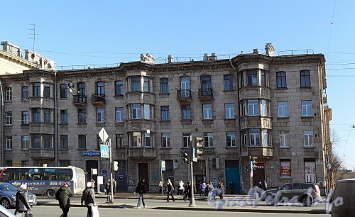 Пр. Стачек, д. 40. Общий вид здания. Фото апрель 2011 г.