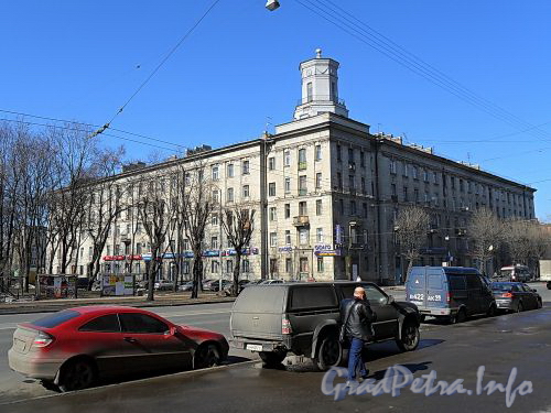 Пр. Стачек, д.41. Общий вид здания. Фото апрель 2011 г.