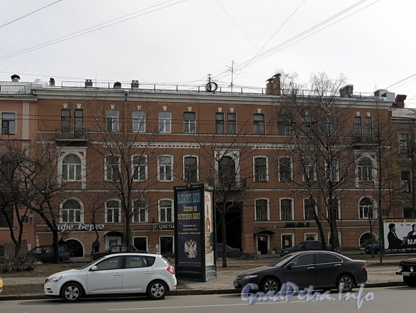 Большой пр. В.О., д. 24. Фасад здания. Фото апрель 2011 г.