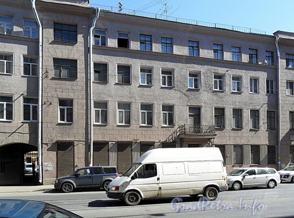 Старо-Петергофский пр., д. 42-44. Фасад здания. Фото июнь 2011 г.