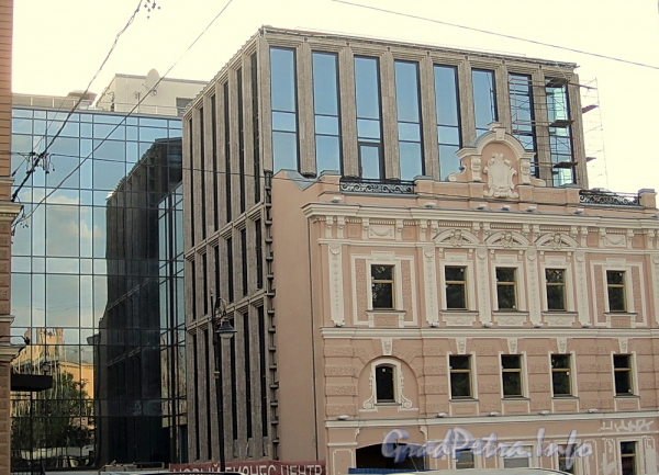 Лиговский пр., д. 13-15. Вид здания после восстановления. Фото июнь 2011 г.
