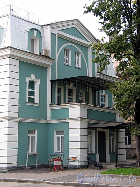 Мал. Сампсониевский пр., д. 3 А. Вид с торца здания. Фото сентябрь 2011 г.