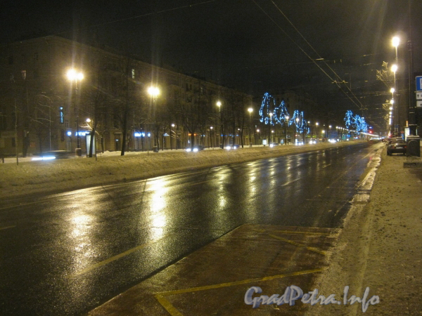 Перспектива Московского проспекта от Благодатной улицы в сторону площади Победы (ночная съемка).