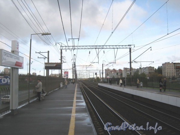 Платформы ж/д станции «Проспект Славы». Вид в сторону Витебского вокзала. Фото 2011 г.