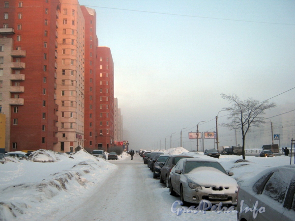 Туман на Ленинском проспекте. Вид от дома 95, корп. 1 в сторону улицы Десантников. Фото 13 марта 2010 г.