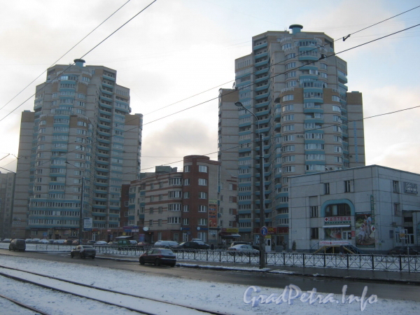 Дома 34 (слева) и 36 по проспекту Наставников. Фото 23 декабря 2011 г.